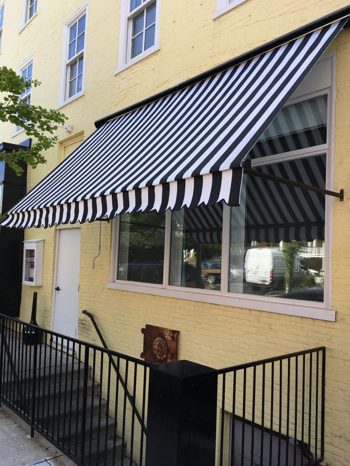 Retractable Awnings Shade for Your Home Benefits, Pricing & Quotes